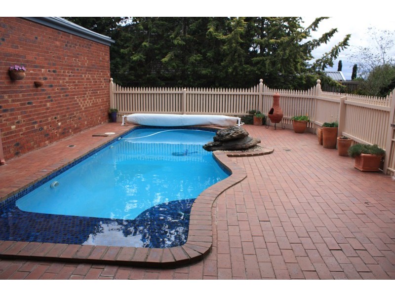 4 Wattle Drive, Sunbury VIC 3429