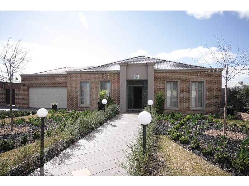 4 Chestnut Way, Sunbury VIC 3429