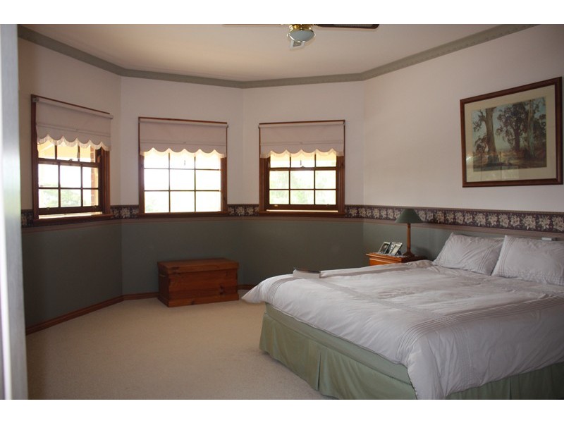 40 The Parkway, Sunbury VIC 3429