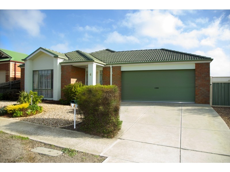 4 Silky Oak Grove, Sunbury VIC 3429