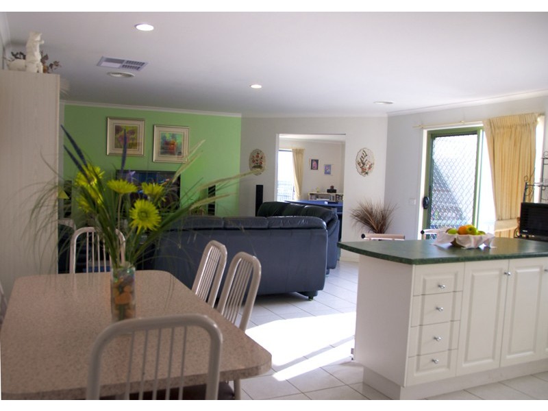 4 Silky Oak Grove, Sunbury VIC 3429