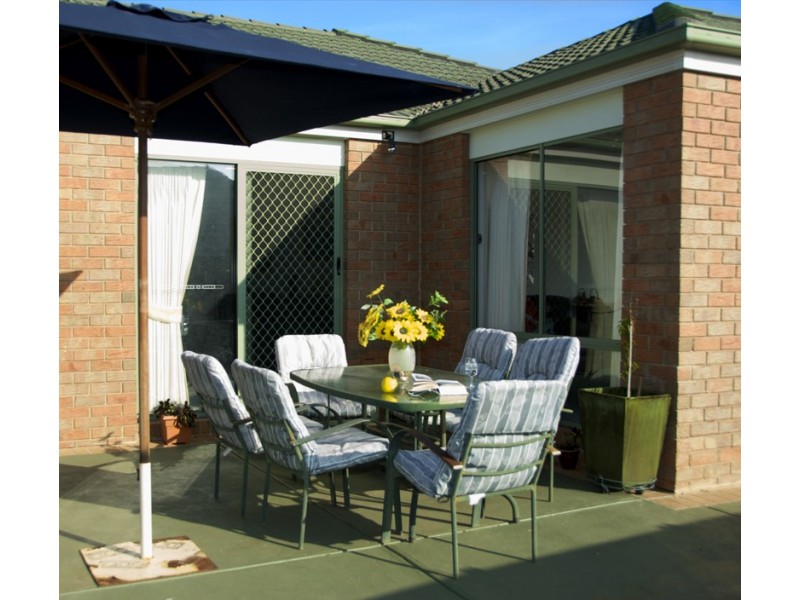 4 Silky Oak Grove, Sunbury VIC 3429