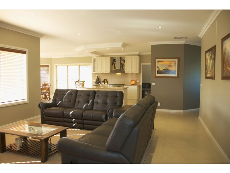 4 View Terrace, Sunbury VIC 3429