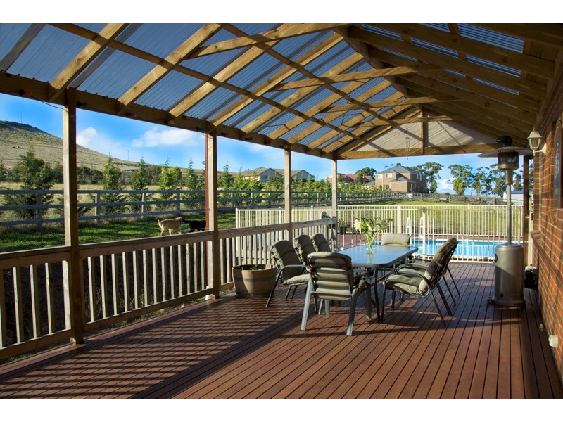 4 View Terrace, Sunbury VIC 3429