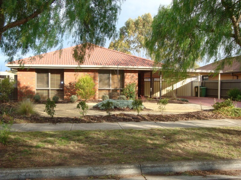 24 Holloway Close, Sunbury VIC 3429