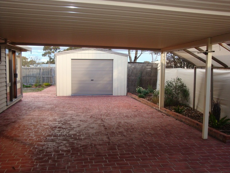 24 Holloway Close, Sunbury VIC 3429