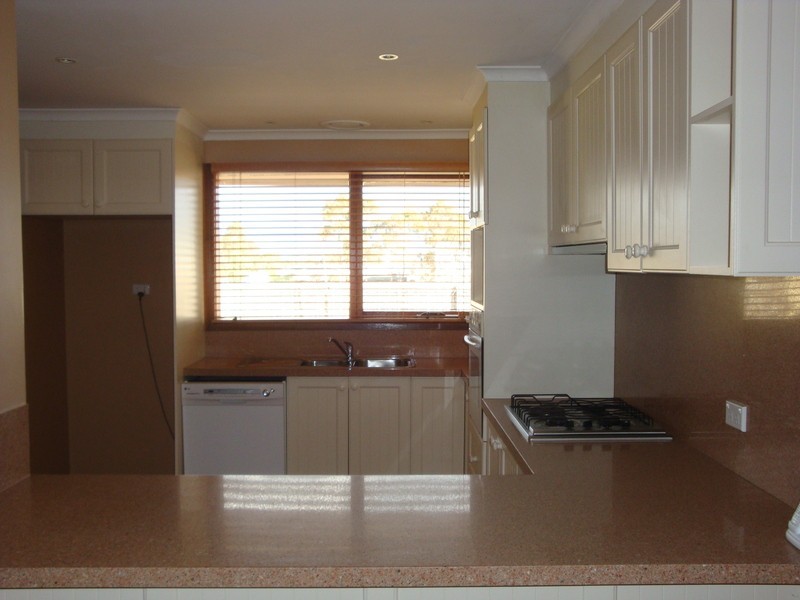 24 Holloway Close, Sunbury VIC 3429
