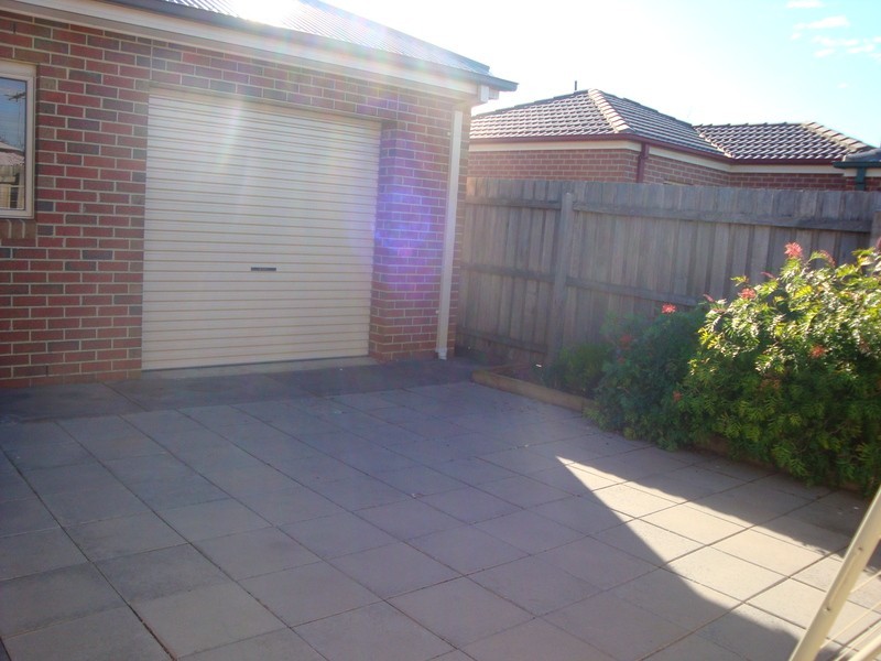 1/155 O’Shanassy Street, Sunbury VIC 3429