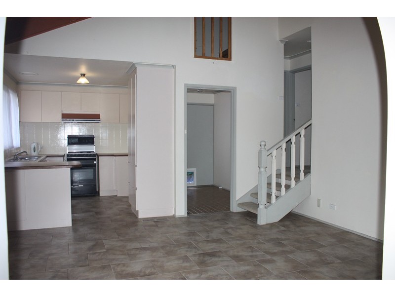 8 McInnes Close, Sunbury VIC 3429