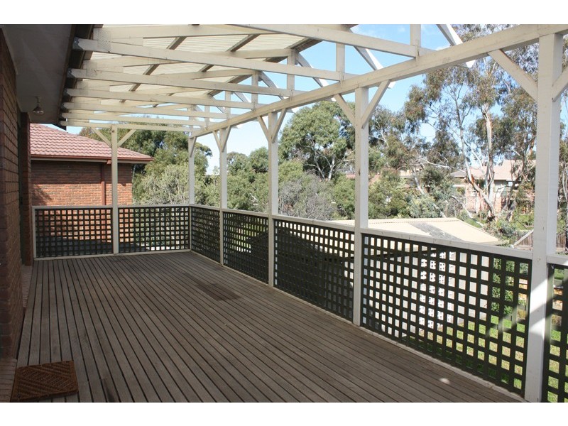 8 McInnes Close, Sunbury VIC 3429