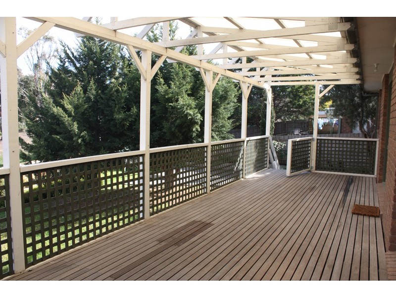 8 McInnes Close, Sunbury VIC 3429