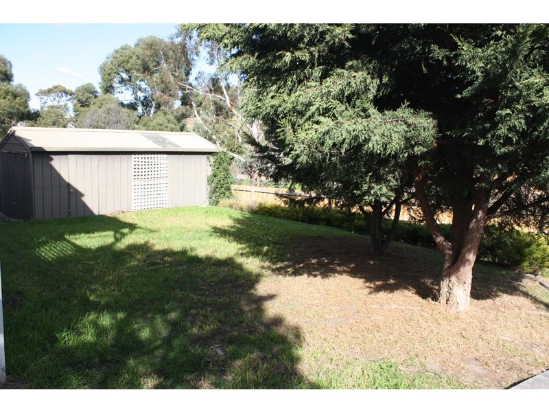 8 McInnes Close, Sunbury VIC 3429
