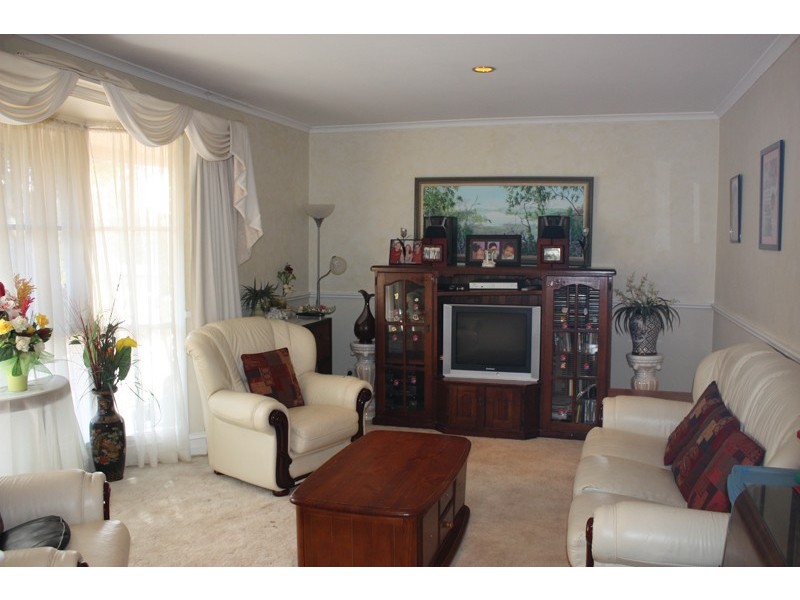 35 Fullbrook Drive, Sunbury VIC 3429