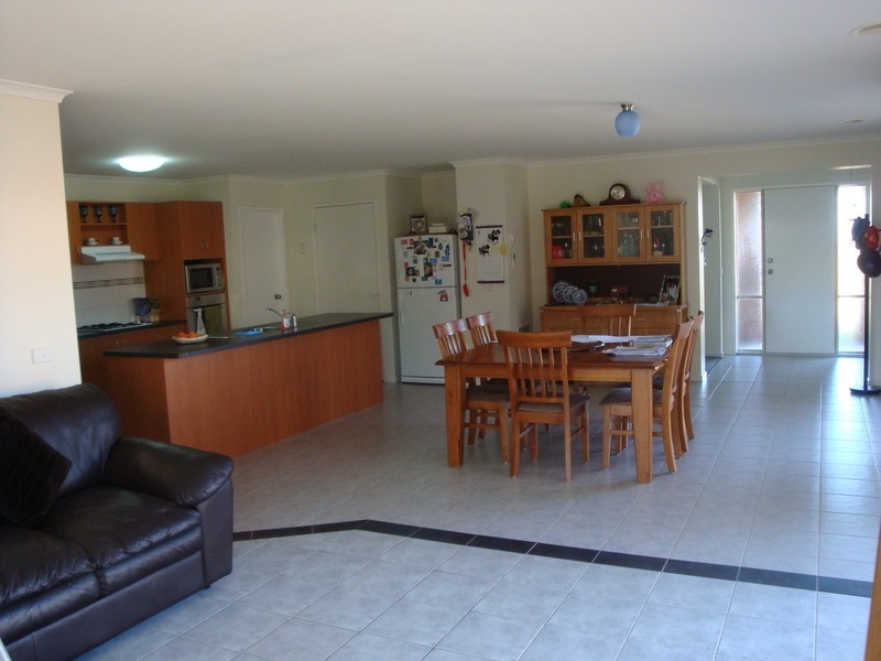 7 Yallop Crescent, Sunbury VIC 3429