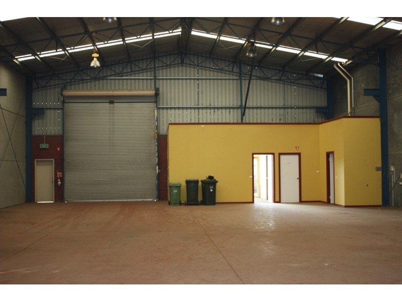 2/14 McDougall Road, Sunbury VIC 3429