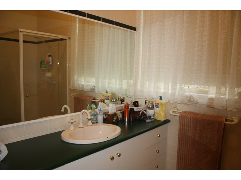 2 Westall Close, Sunbury VIC 3429