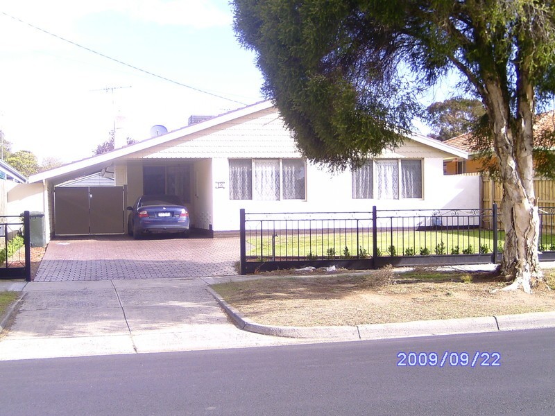 13 Melba Avenue, Sunbury VIC 3429