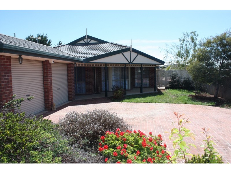 6 Doutney Court, Sunbury VIC 3429