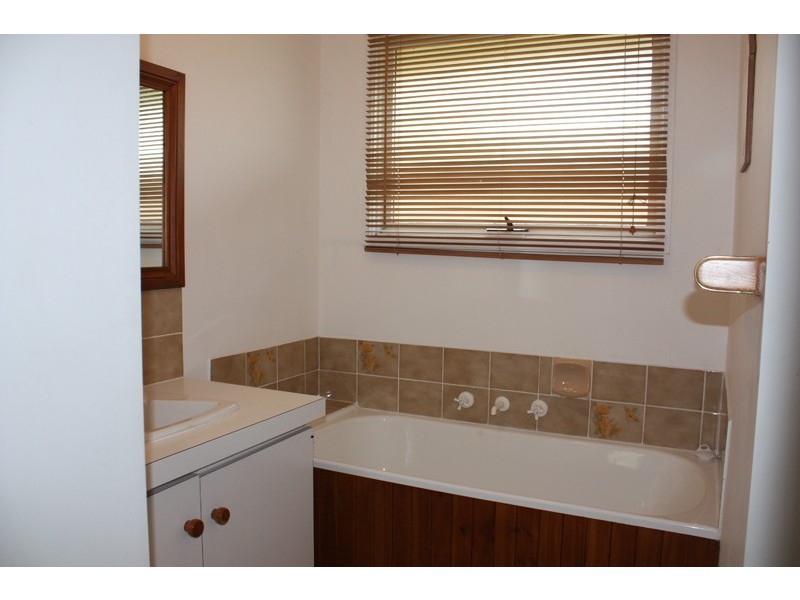 24 Deakin Street, Sunbury VIC 3429