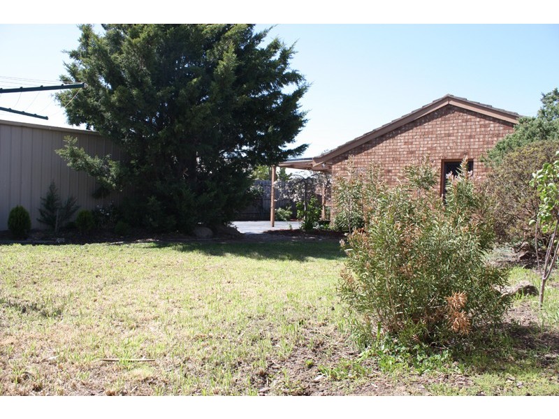 24 Deakin Street, Sunbury VIC 3429