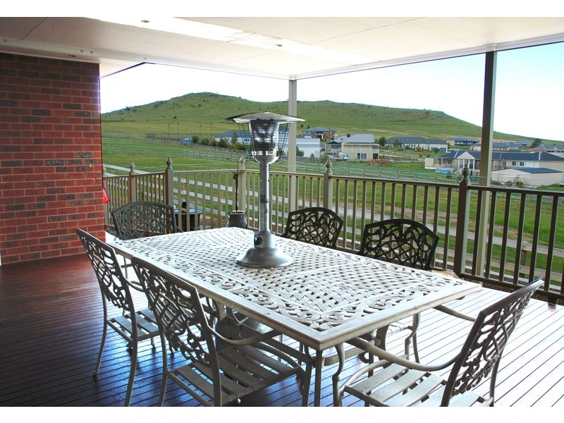 6 Panoramic Place, Sunbury VIC 3429