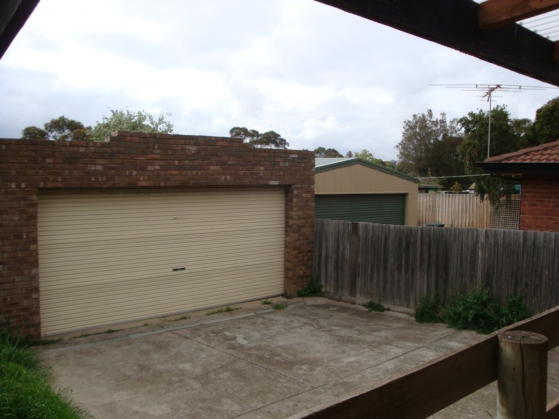 14 Dundas Avenue, Sunbury VIC 3429