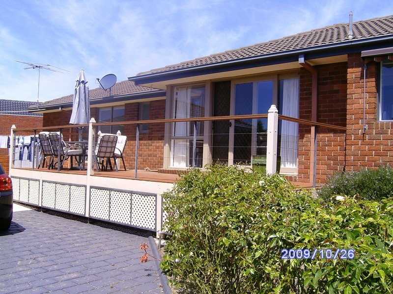 27 Strathearn Drive, Sunbury VIC 3429