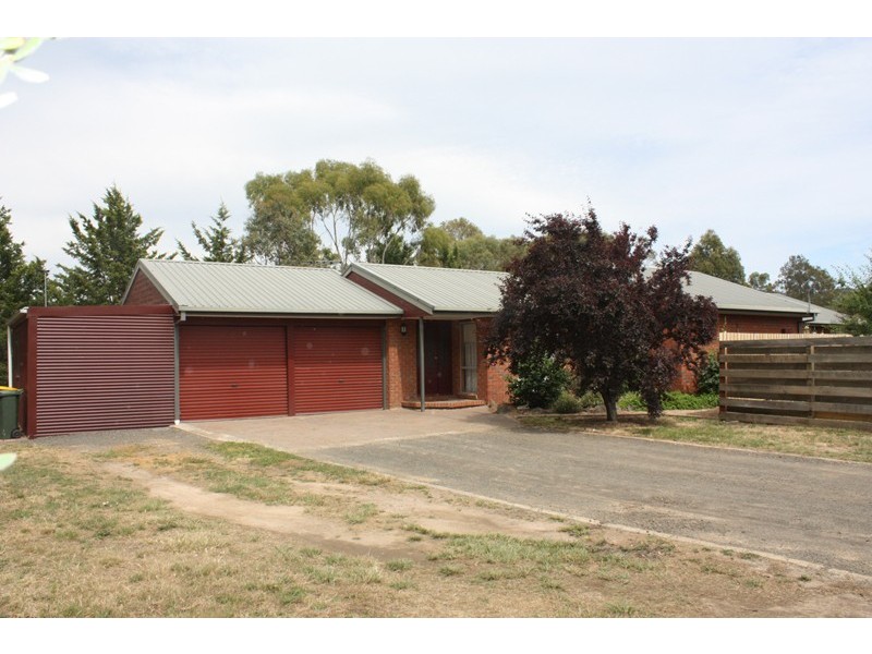 2 Douglas Court, Riddells Creek VIC 3431