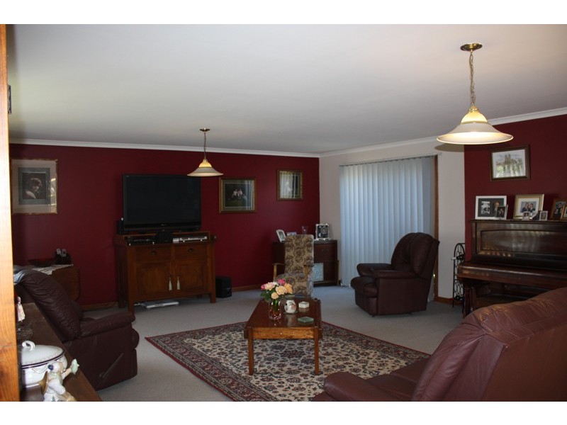 2 Douglas Court, Riddells Creek VIC 3431