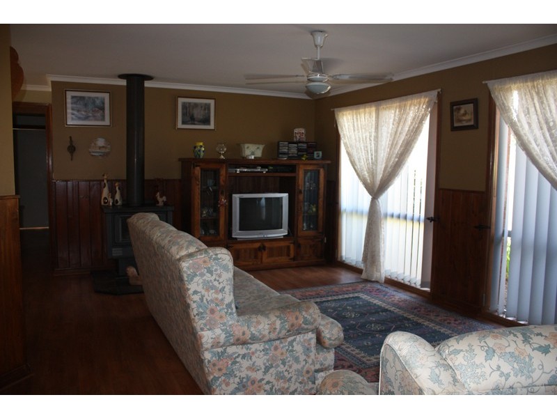 2 Douglas Court, Riddells Creek VIC 3431