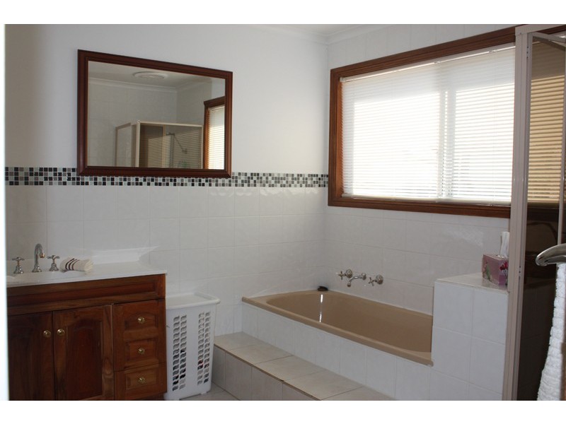 2 Douglas Court, Riddells Creek VIC 3431