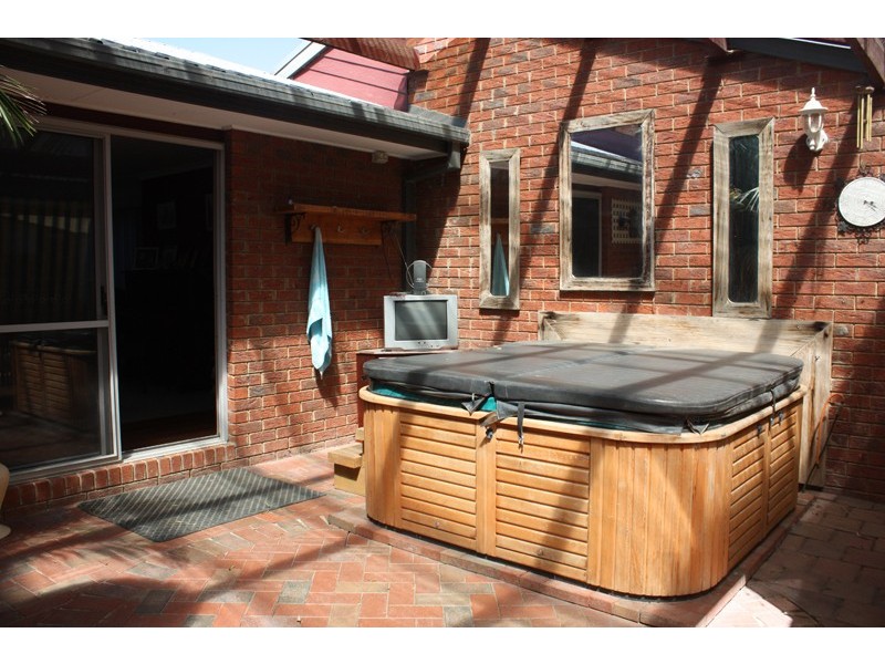 2 Douglas Court, Riddells Creek VIC 3431