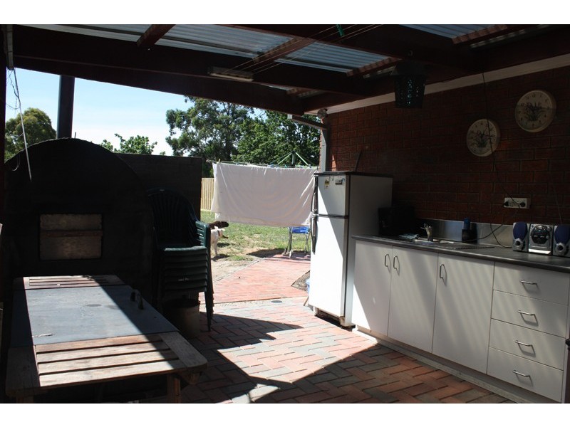 2 Douglas Court, Riddells Creek VIC 3431