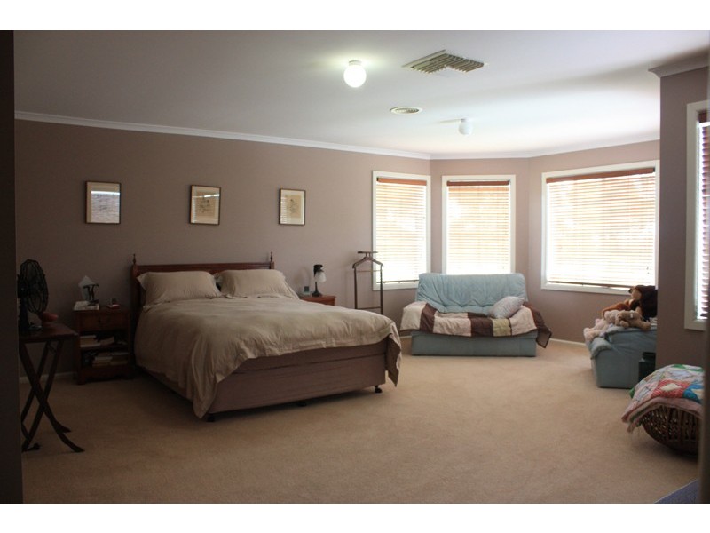 55 Yellowgum Boulevard, Sunbury VIC 3429