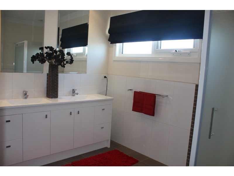 66 The Skyline, Sunbury VIC 3429