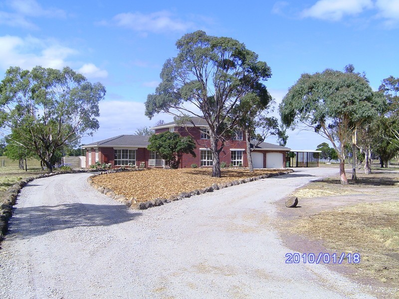 100 Watsons Road, Sunbury VIC 3429