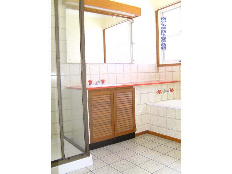 100 Watsons Road, Sunbury VIC 3429