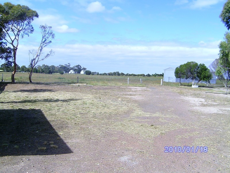 100 Watsons Road, Sunbury VIC 3429