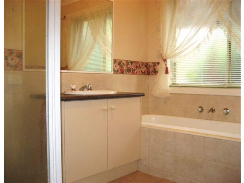 36 Charter Road East Street, Sunbury VIC 3429