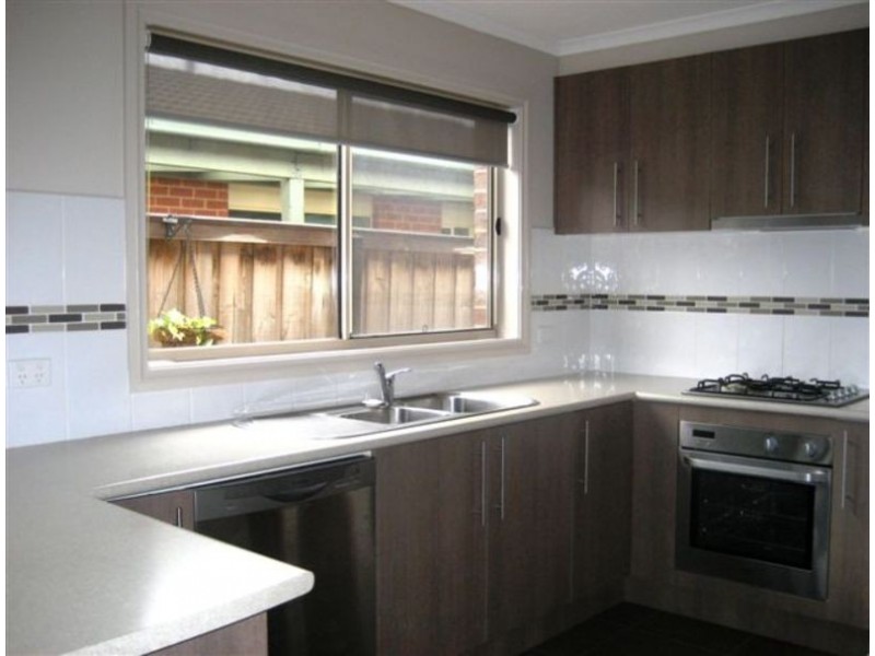 64 Charter Road West Street, Sunbury VIC 3429