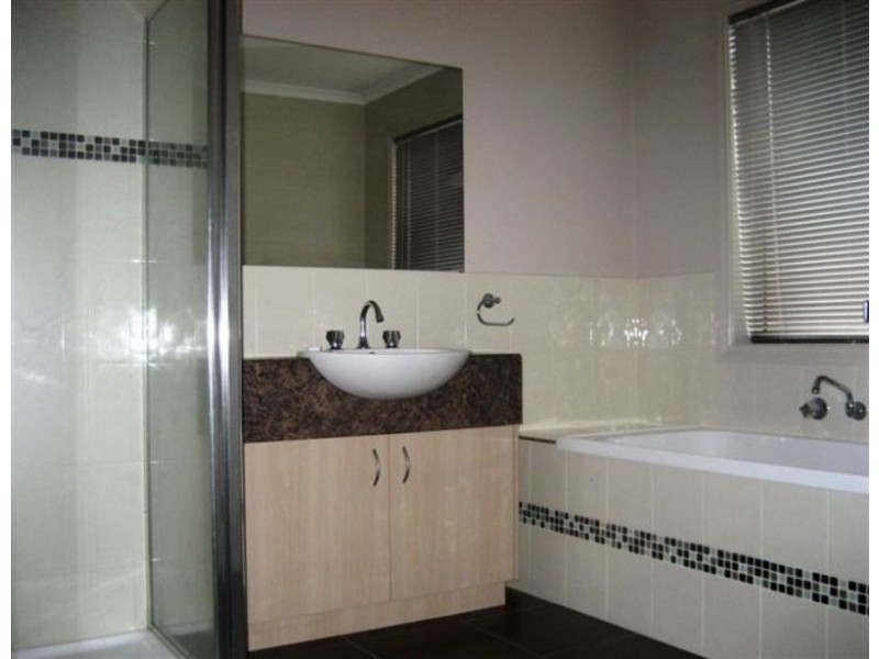 64 Charter Road West Street, Sunbury VIC 3429