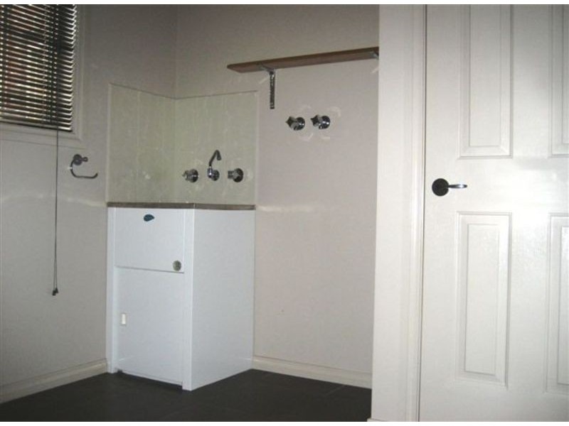 64 Charter Road West Street, Sunbury VIC 3429