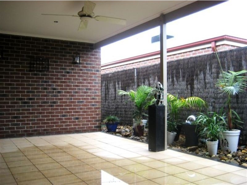 64 Charter Road West Street, Sunbury VIC 3429