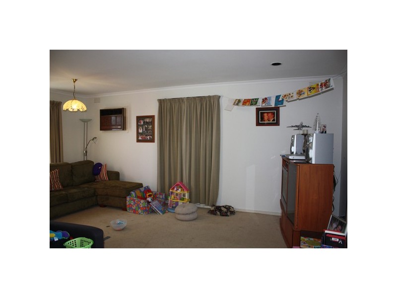 27 Menzies Drive, Sunbury VIC 3429