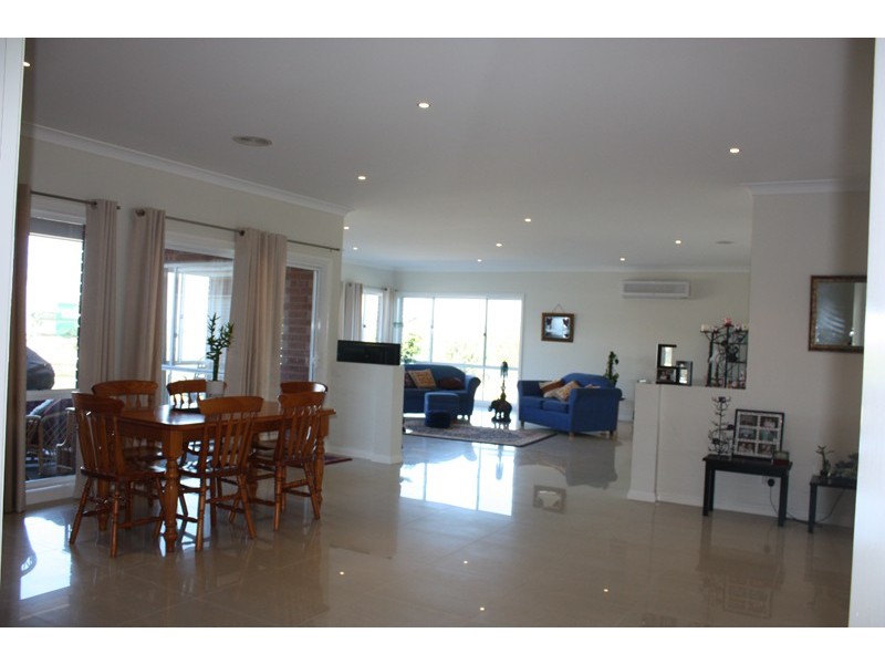 14 Sauvignon Court, Sunbury VIC 3429