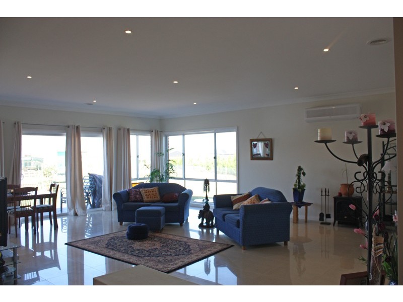 14 Sauvignon Court, Sunbury VIC 3429