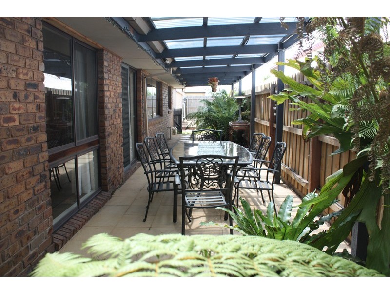 4 Oxford Close, Sunbury VIC 3429
