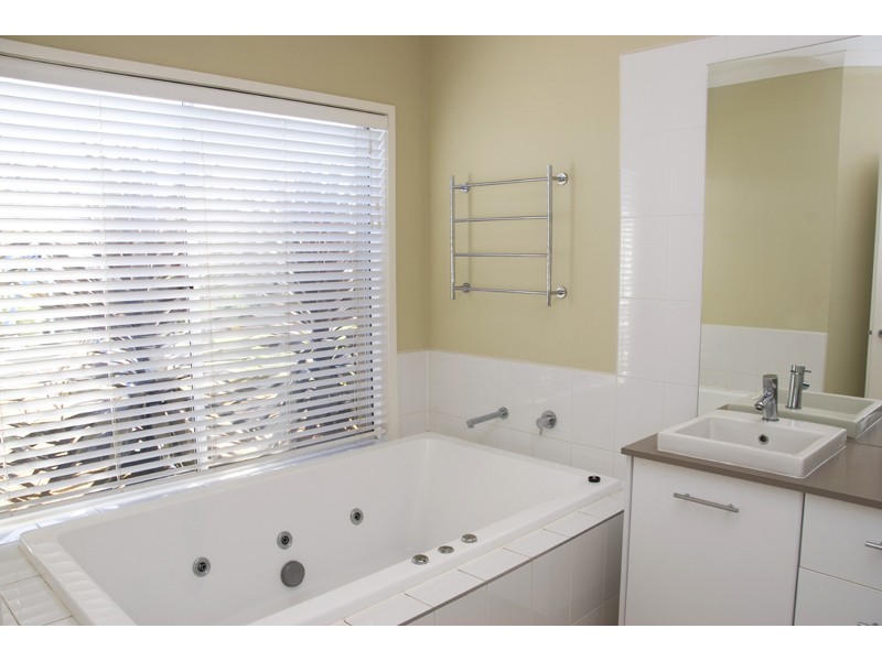 39 Chessy Park Drive, New Gisborne VIC 3438