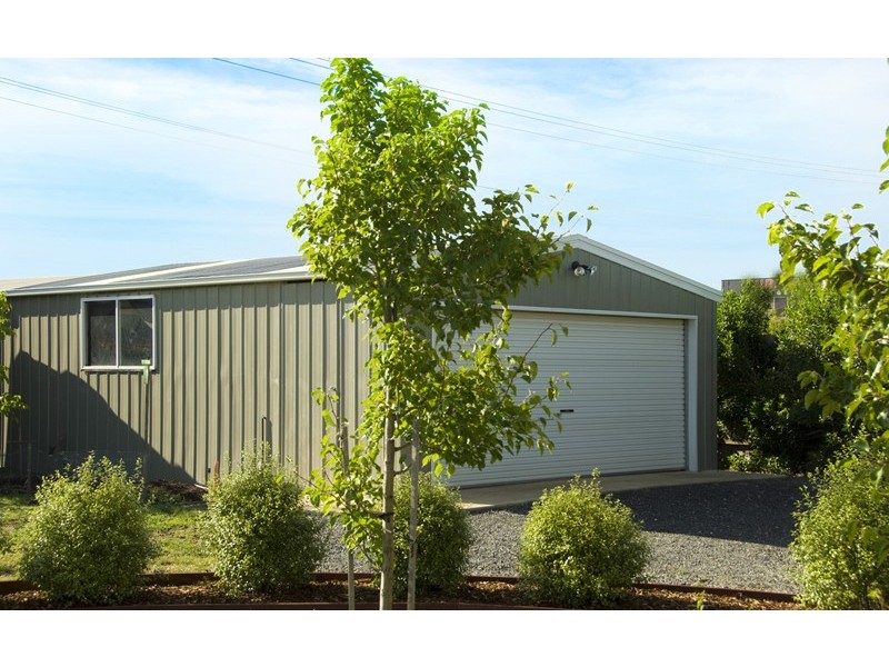 39 Chessy Park Drive, New Gisborne VIC 3438