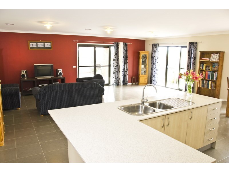 4 Alcheringa Court, Gisborne VIC 3437